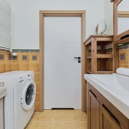 Convenient Mosiężna 7 By Renters *