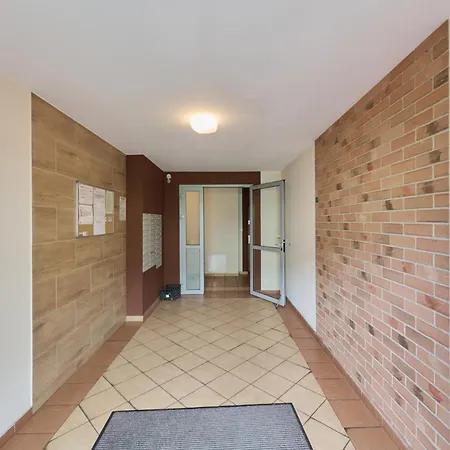 Convenient Mosiezna 7 By Renters Apartment