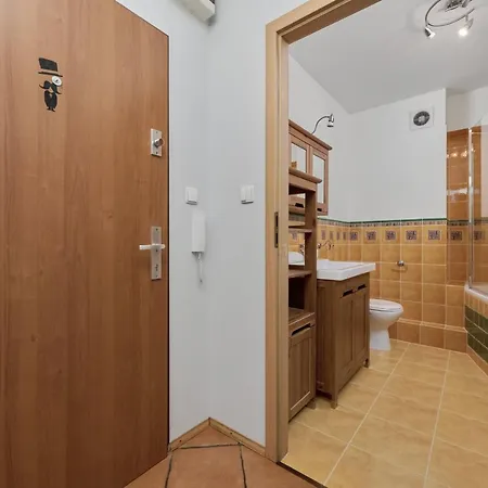 Convenient Mosiezna 7 By Renters Apartment